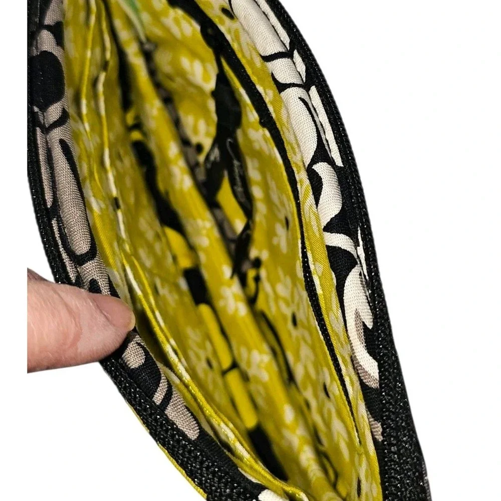 Vera Bradley Black & Yellow Baroque Retired Pattern Zip Close Wristlet‎ Wallet - Picture 6 of 6